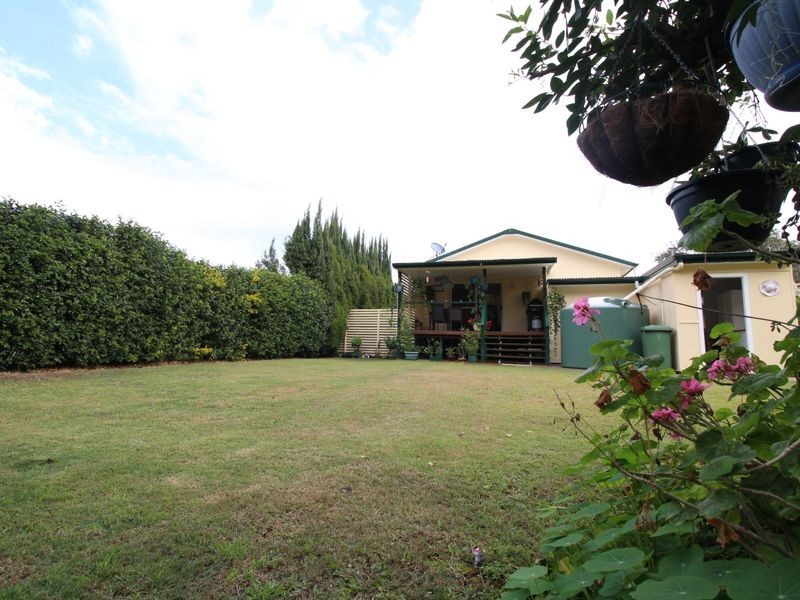 15 Russell Street, Esk QLD 4312