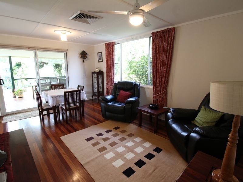 15 Russell Street, Esk QLD 4312