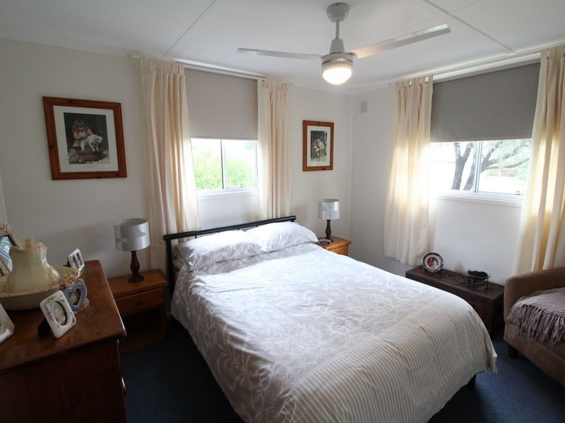 15 Russell Street, Esk QLD 4312