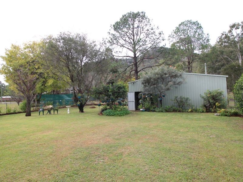 15 Russell Street, Esk QLD 4312