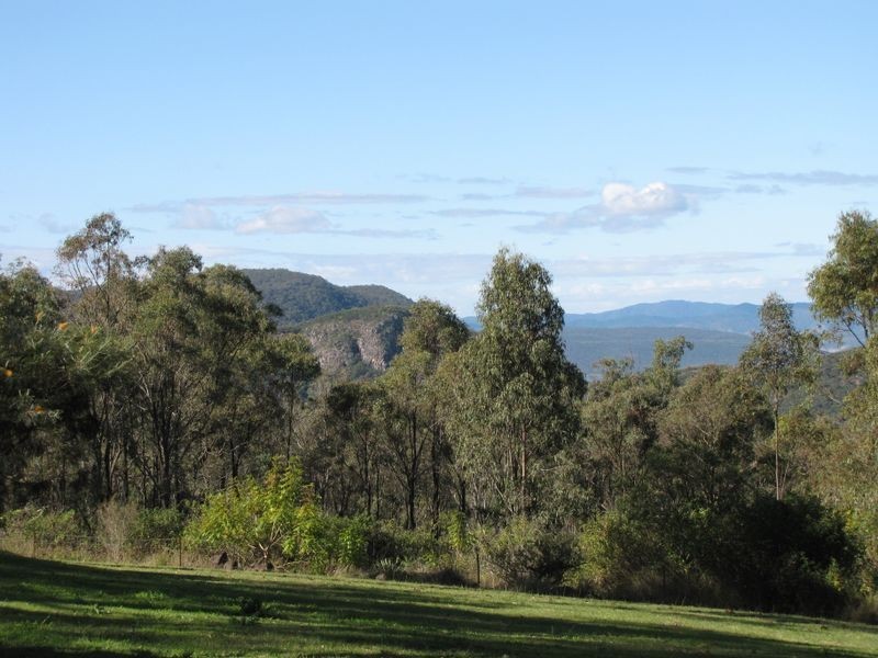 17 Crest Court, Esk QLD 4312