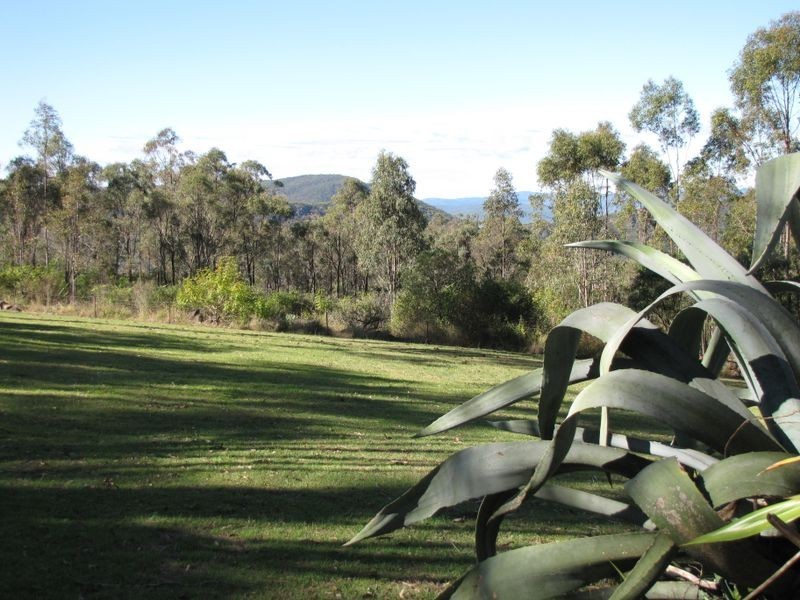 17 Crest Court, Esk QLD 4312