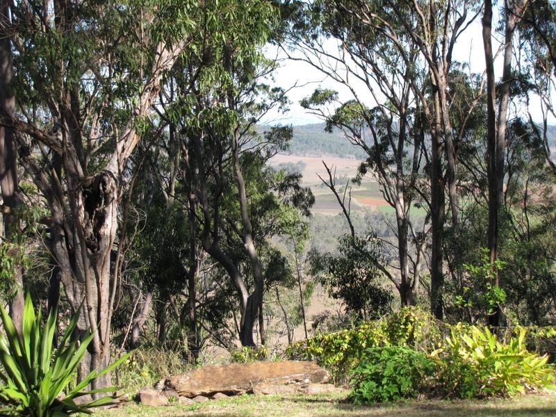 17 Crest Court, Esk QLD 4312