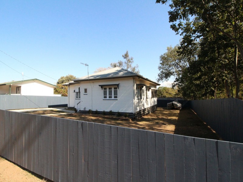 73 Middle Street, Esk QLD 4312