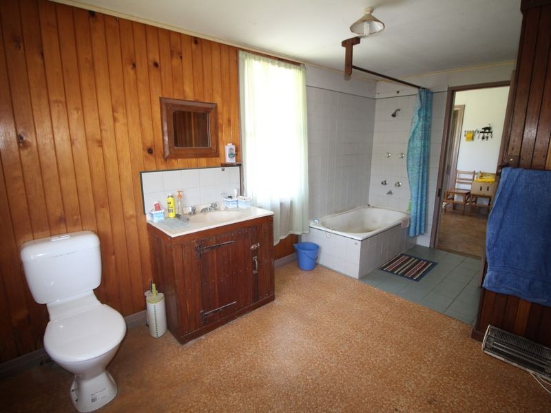 8247 D’Aguilar Highway, Moore QLD 4306