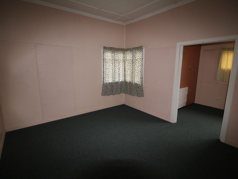 73 Middle Street, Esk QLD 4312