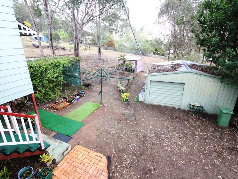 33 Elizabeth Street, Esk QLD 4312