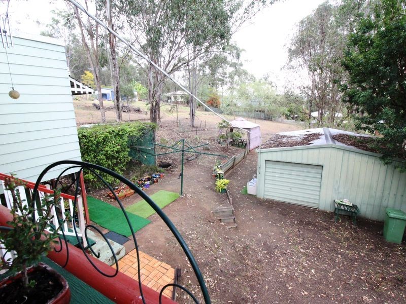 33 Elizabeth Street, Esk QLD 4312