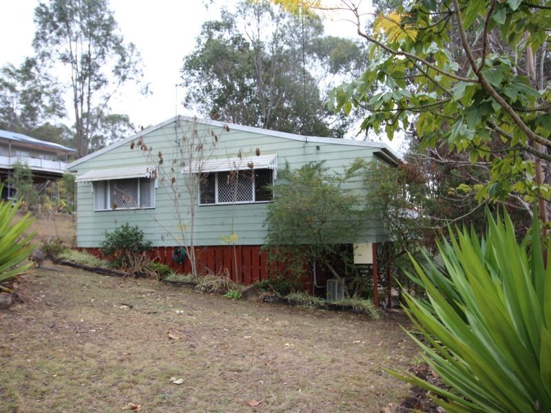 33 Elizabeth Street, Esk QLD 4312