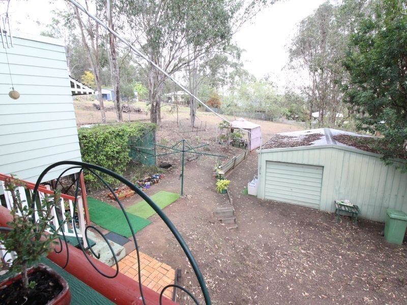 33 Elizabeth Street, Esk QLD 4312