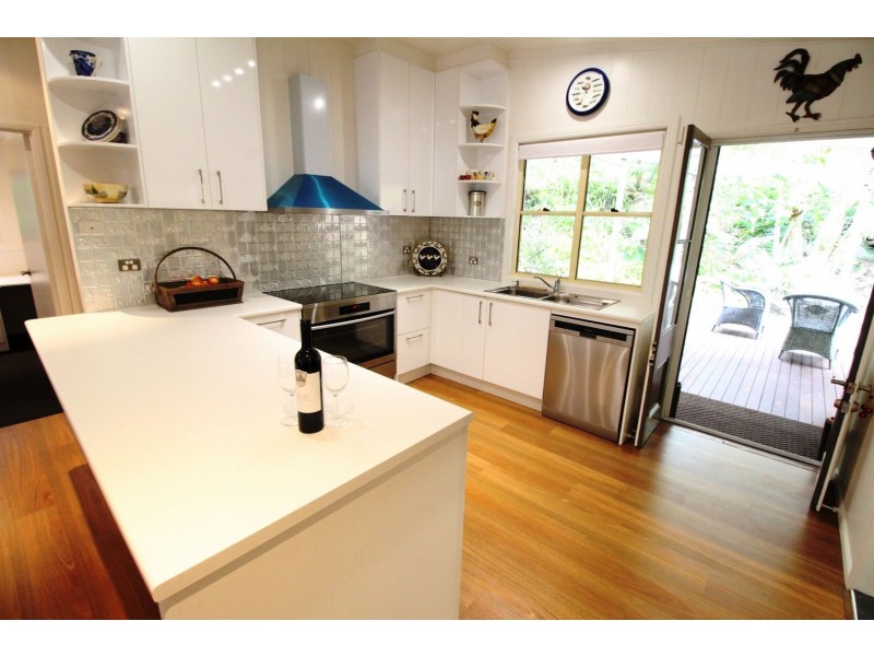 7 Gully Street, Somerset Dam QLD 4312