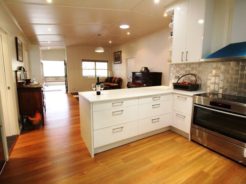 7 Gully Street, Somerset Dam QLD 4312