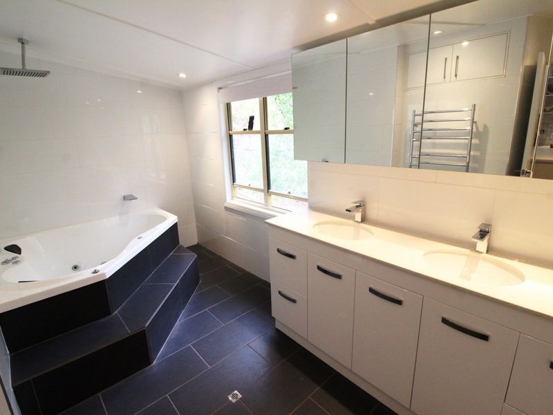 7 Gully Street, Somerset Dam QLD 4312