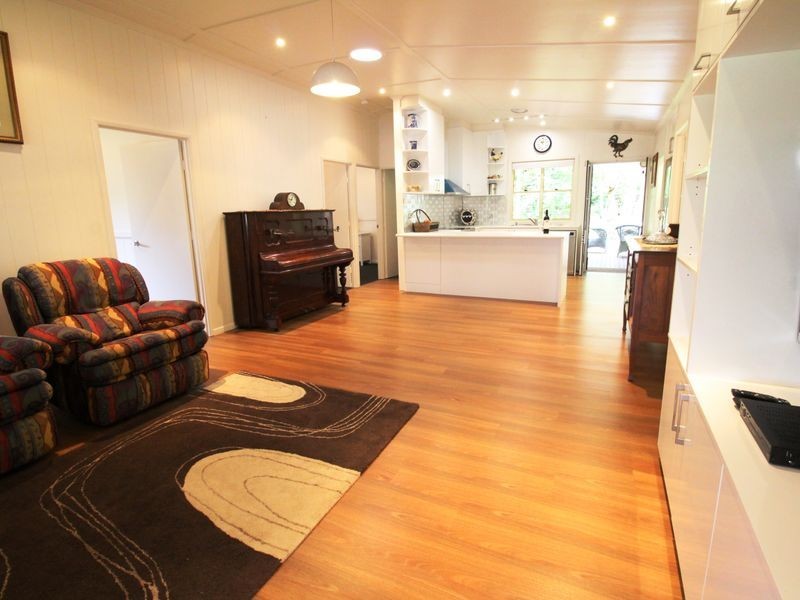 7 Gully Street, Somerset Dam QLD 4312