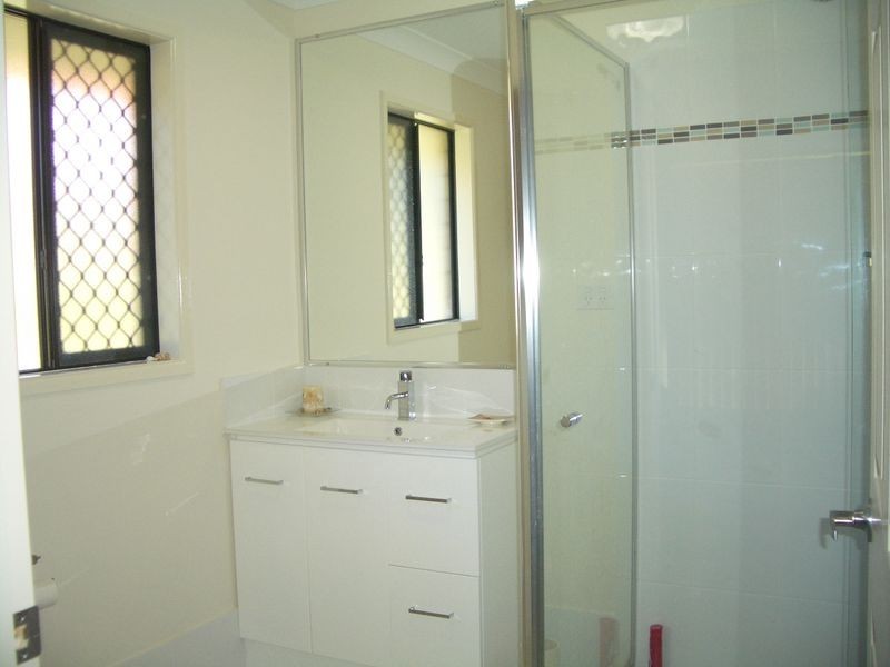 77 Middle Street, Esk QLD 4312