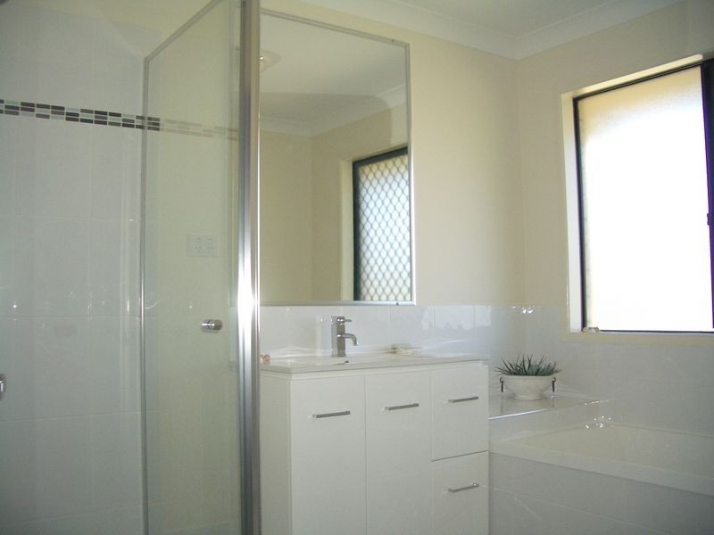 77 Middle Street, Esk QLD 4312