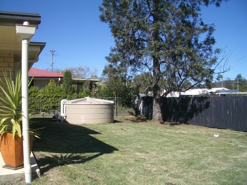 77 Middle Street, Esk QLD 4312