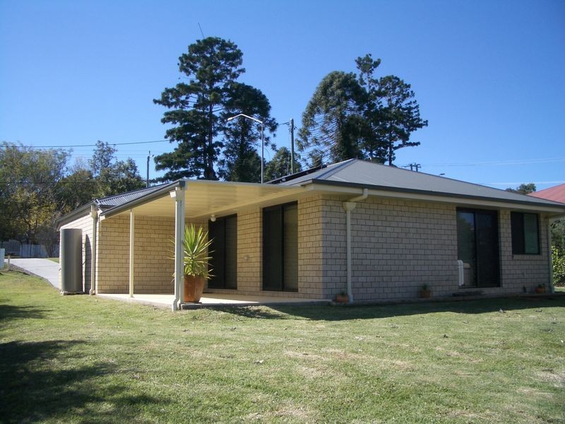 77 Middle Street, Esk QLD 4312