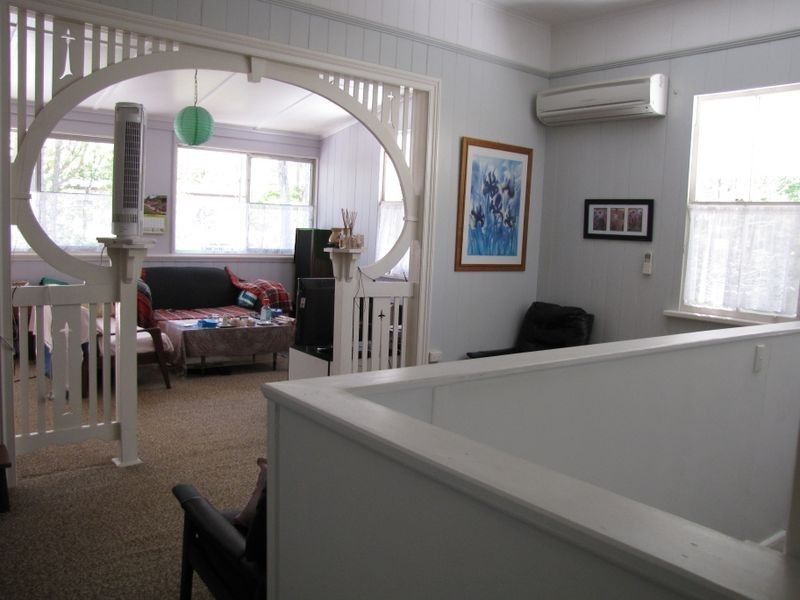 9 East Street, Esk QLD 4312