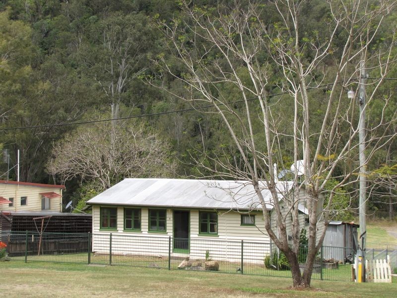 9 Gipps St, Somerset Dam QLD 4312