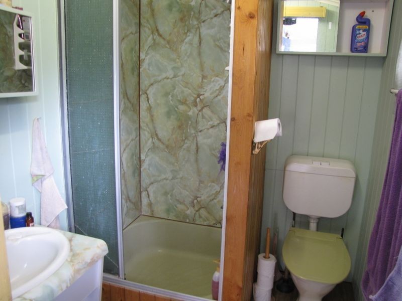 9 Gipps St, Somerset Dam QLD 4312