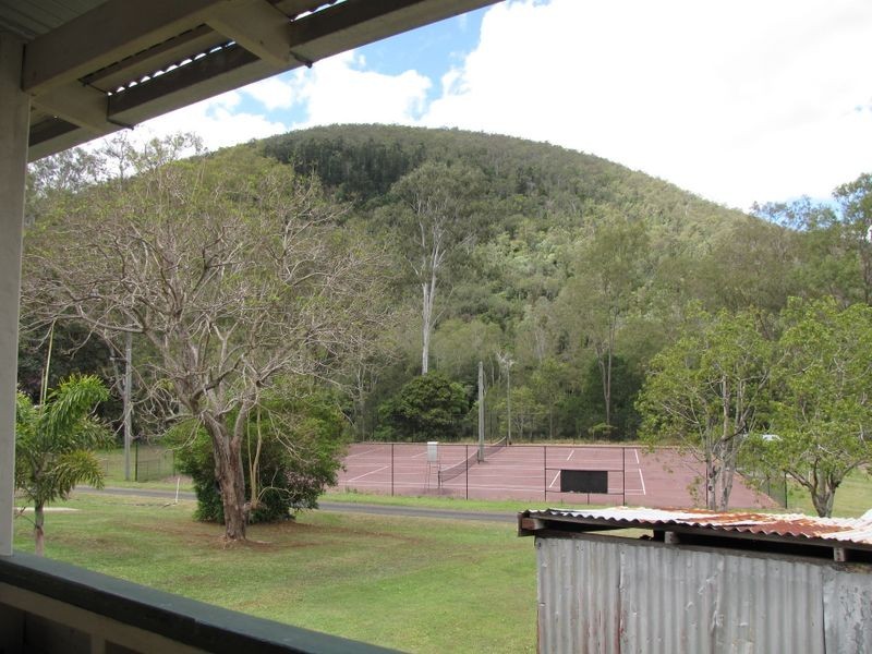 9 Gipps St, Somerset Dam QLD 4312