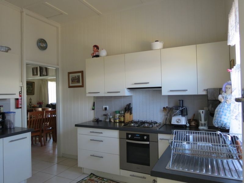 26 Russell Street, Esk QLD 4312