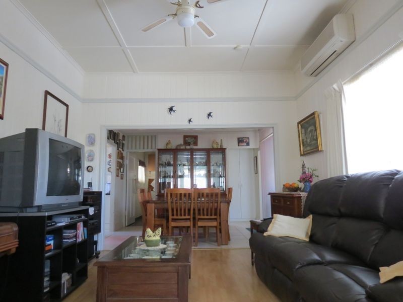 26 Russell Street, Esk QLD 4312