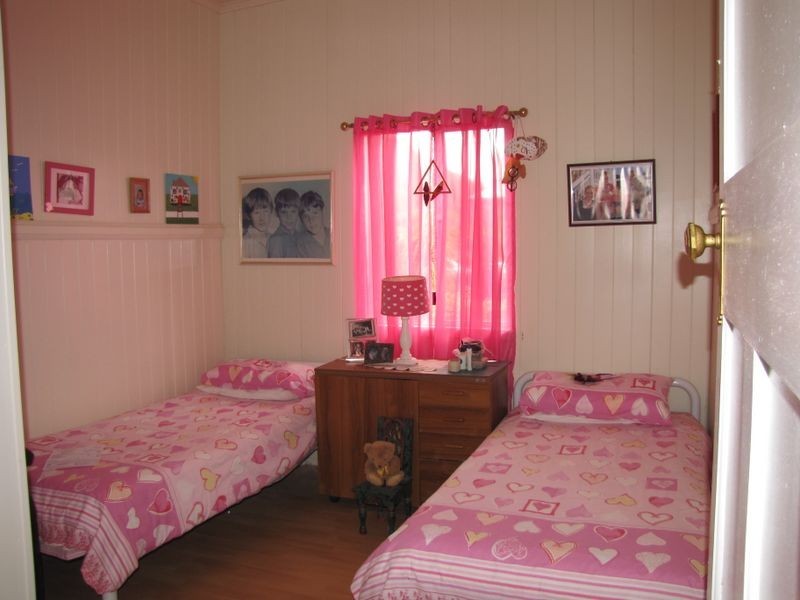 26 Russell Street, Esk QLD 4312