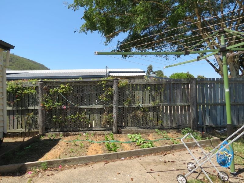 26 Russell Street, Esk QLD 4312