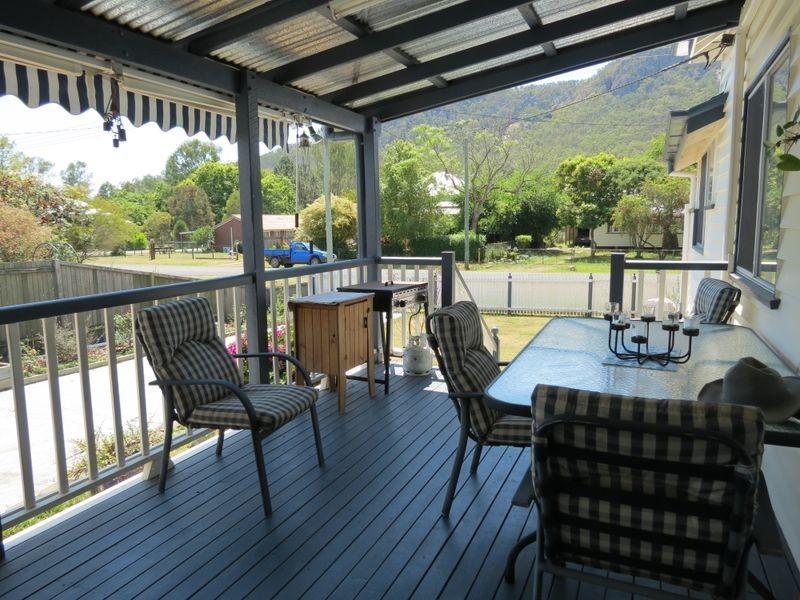 26 Russell Street, Esk QLD 4312