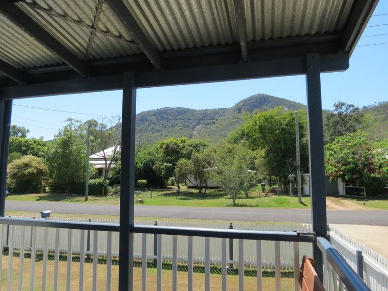 26 Russell Street, Esk QLD 4312