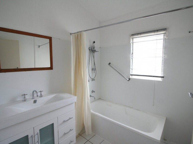 1a Pryde Street, Esk QLD 4312