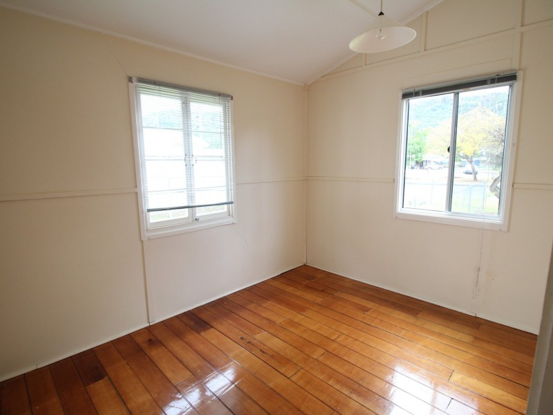 1a Pryde Street, Esk QLD 4312