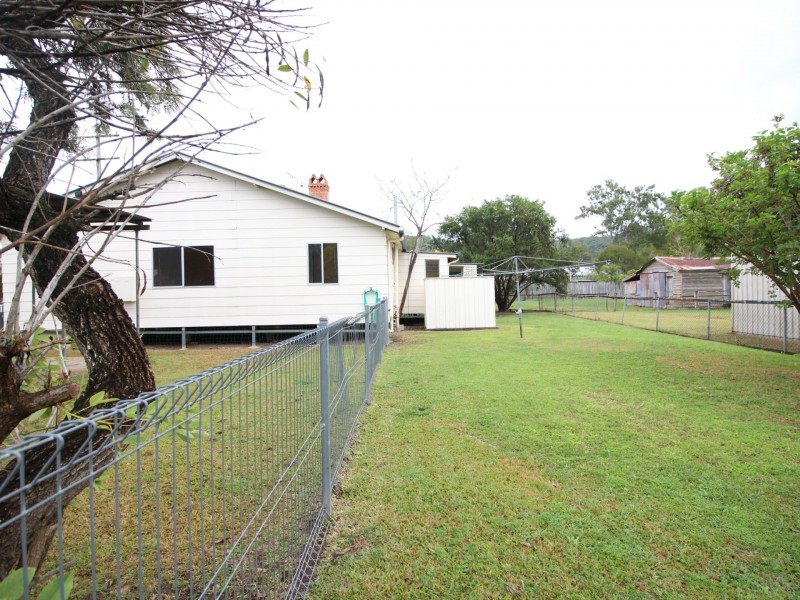 1a Pryde Street, Esk QLD 4312