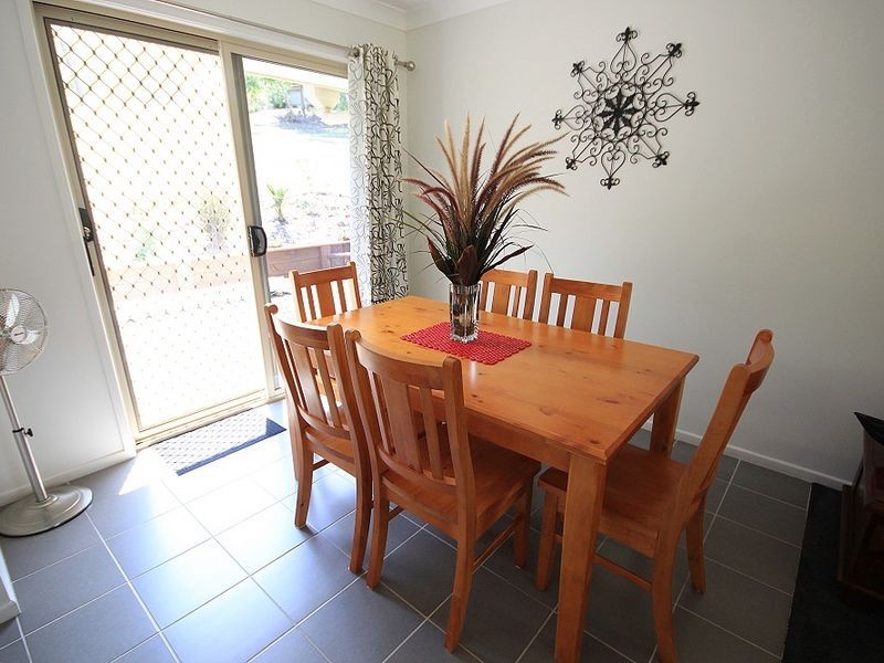 124 Cambridge Drive, Mount Hallen QLD 4312