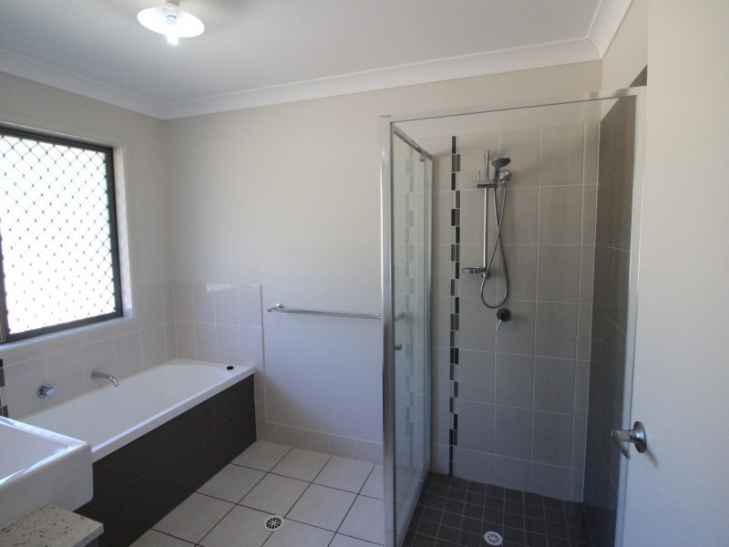 77 Cambridge Drive, Mount Hallen QLD 4312