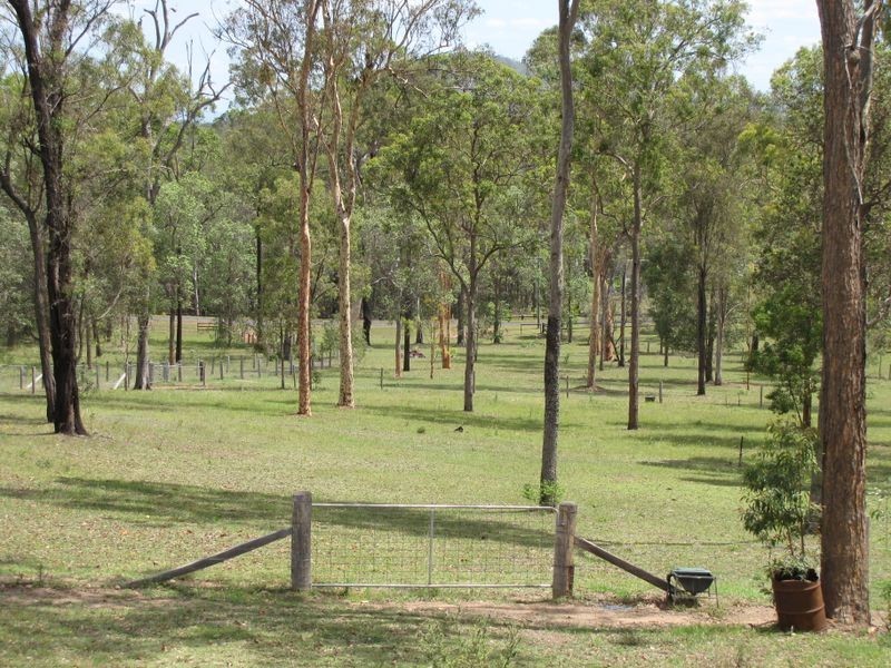 120 Edinburgh Drive, Esk QLD 4312