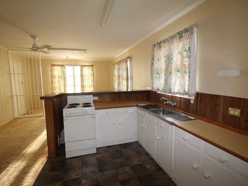14 Short Street, Esk QLD 4312