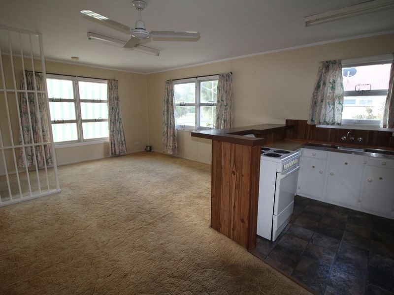 14 Short Street, Esk QLD 4312