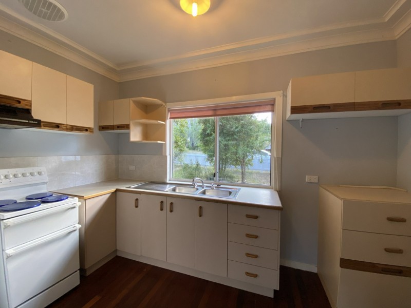 22 Down Street, Esk QLD 4312