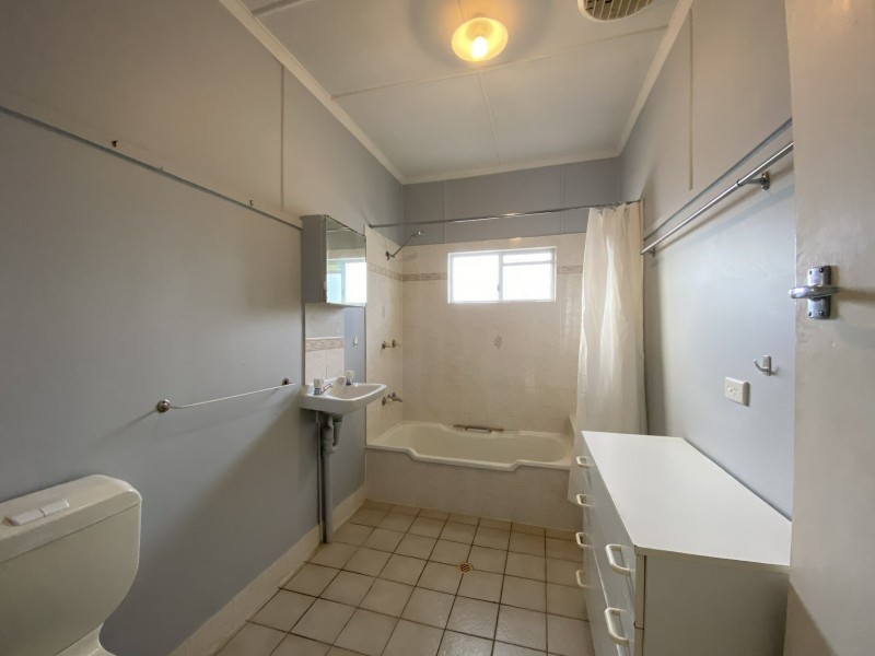 22 Down Street, Esk QLD 4312