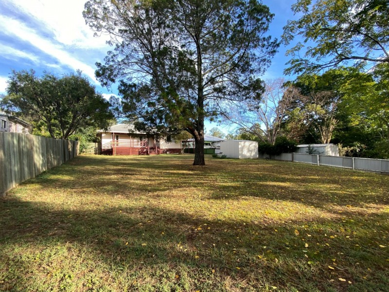22 Down Street, Esk QLD 4312