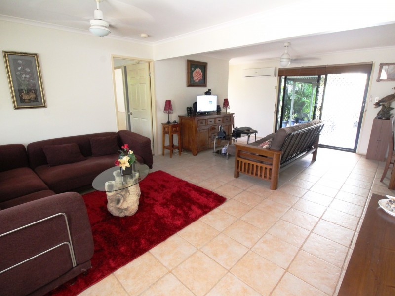 52 Buckingham Court, Mount Hallen QLD 4312