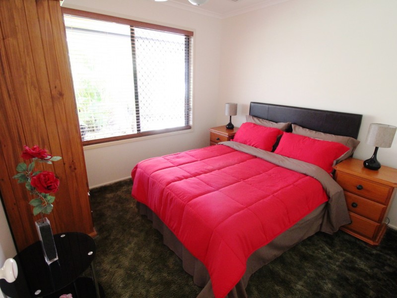 52 Buckingham Court, Mount Hallen QLD 4312