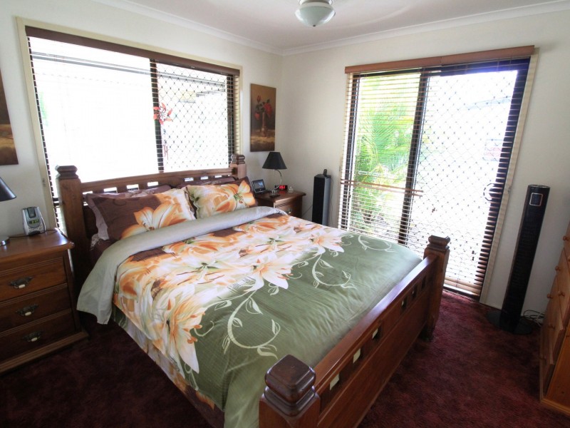 52 Buckingham Court, Mount Hallen QLD 4312