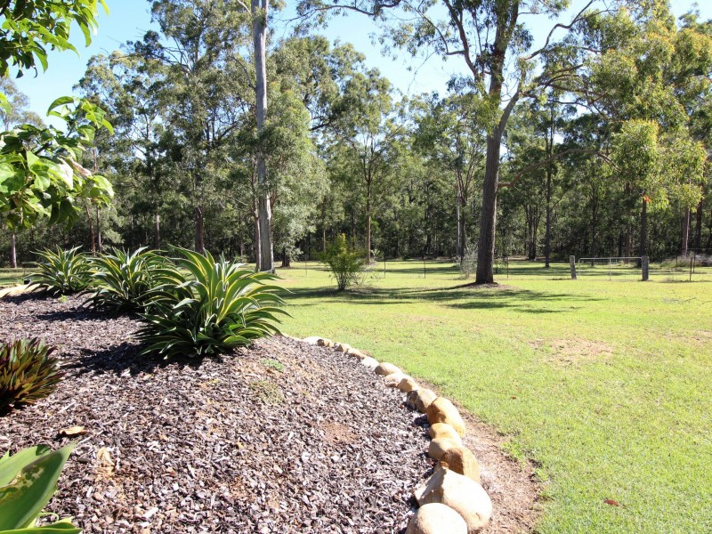 52 Buckingham Court, Mount Hallen QLD 4312