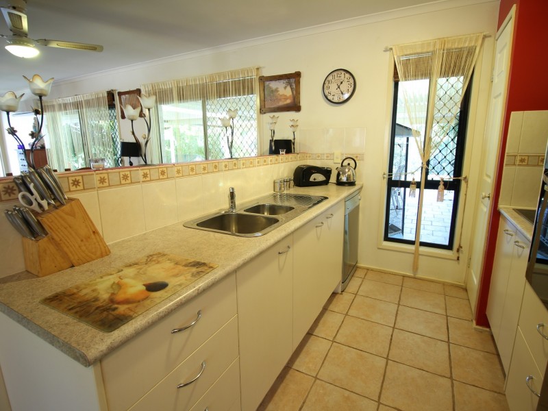 52 Buckingham Court, Mount Hallen QLD 4312