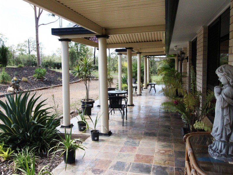 52 Buckingham Court, Mount Hallen QLD 4312
