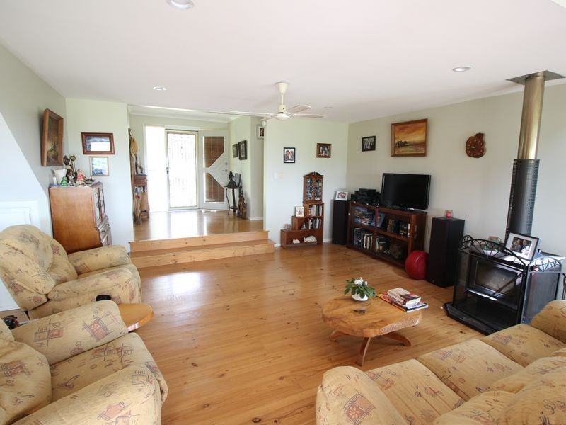 91 Lakeview Drive, Esk QLD 4312